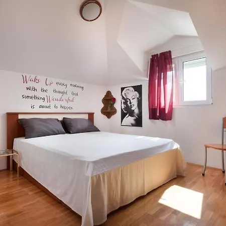 Apartment With A Parking Space - 22851 Makarska